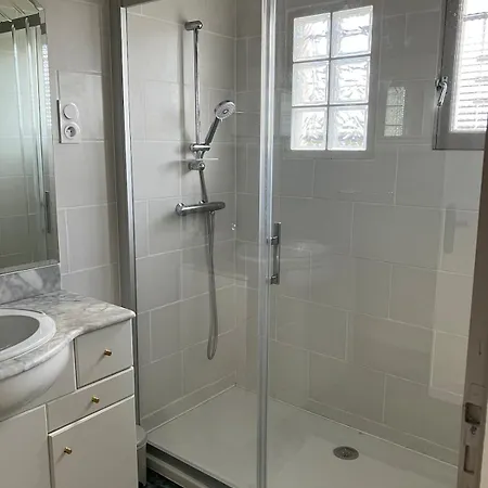 Maison Individuelle, Familiale Et Spacieuse *